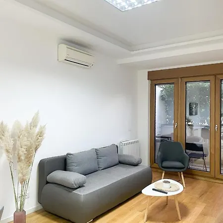 Hedonist-modern Urban A Blok Apartment Belgrade